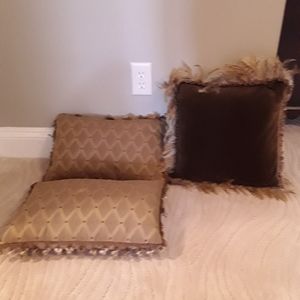 Accent pillows